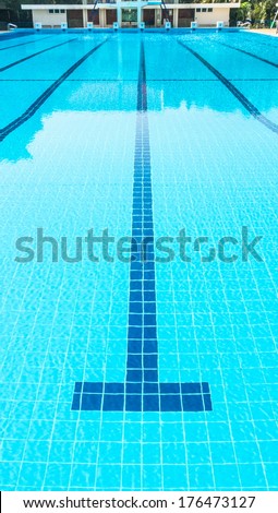 Blue line and clear water in swimming pool