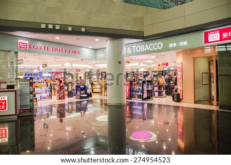 SEOUL,SOUTH KOREA - APRIL 14 : The shops are in duty free zone in Incheon International Airport, the primary airport serving the Seoul National Capital Area, On April 14,2015 in Seoul South Korea.