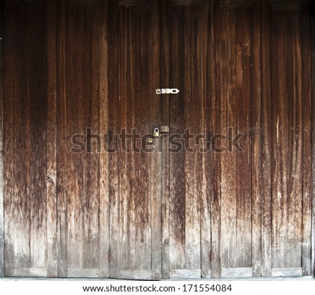wood door - entrance old front building brown lock nobody home close access background residential