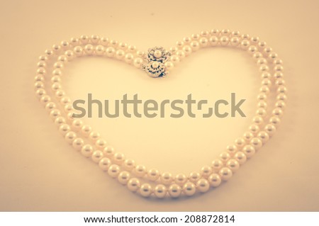 retro pearl necklace - old vintage design jewels