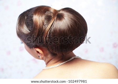 Closeup picture of a bridal hairstyle