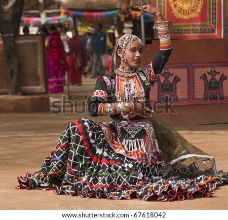 Female Kalbelia Dancer In Traditional Tribal Dress Performing At The ...