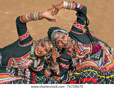 HARYANA, INDIA - FEB 12: Unidentified Kalbelia dancers in ornate black costume trimmed with beads and sequins on February 12, 2009 at the Sarujkund Fair near Delhi in India