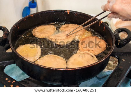 castegne pancakes frying oil