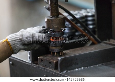technician  make Bearing vehicle in factory