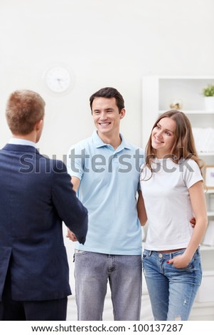The consultant shakes hands with a man at home