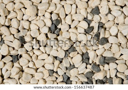 White and gray gravel are mixed and make a kind of mosaic pattern.