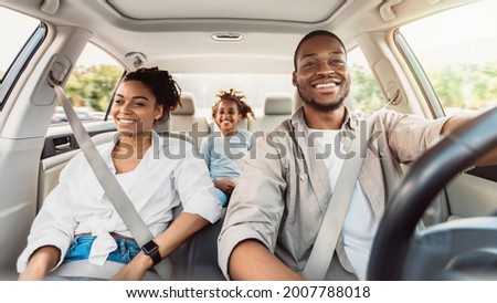Happy African American Family Riding Car Traveling By Automobile. Black Parents And Daughter Enjoying Summer Road Trip Together On Weekend. Panorama, Selective Focus Foto stock © 
