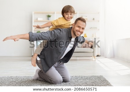 Similar – Foto Bild Zwei lustige Kinder spielen gemeinsam an einem Strand vor einer Meereswelle