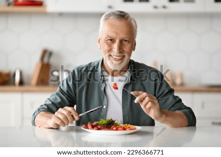 Similar – Foto Bild Mann beim Essen auf Terrasse mit Blick von oben