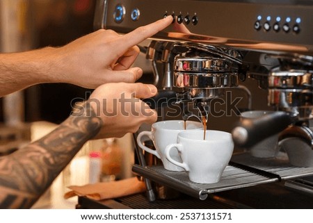 Similar – Foto Bild Crop Barista bereitet heißen Kaffee in einem Café zu