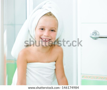 Cute Little Girl Washing In Bath 146174984 Cute Little Girl Washing In Bath 146174984
