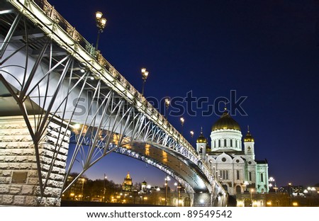Moscow, cathedral of Jesus Christ Saviour and patriarch\'s birdge at night.