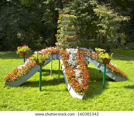 Original flower bed with begonia and petunia, recorded on exhibition of flower beds in park Kuzminki, Moscow.