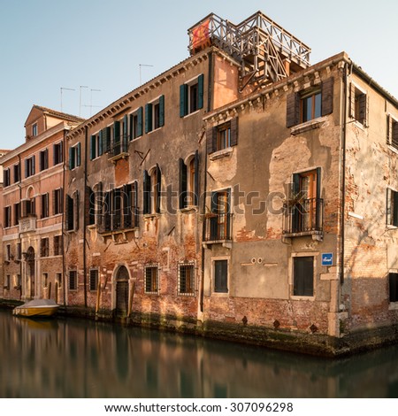 A side view of old buildings along the Venice Canals.
