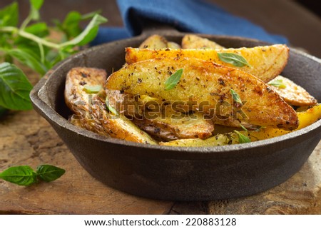 Fried potato wedges with herbs.