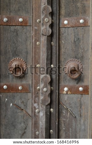 Vintage door with metal hooks design