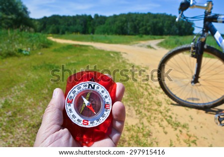 Orientation during a bike ride in rural areas. The choice of the path at the fork.