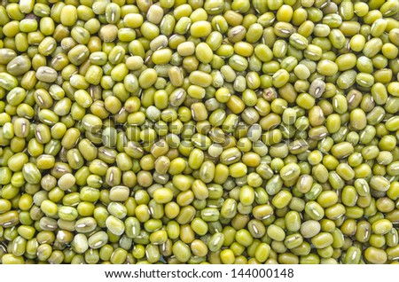 Whole dried mung beans. This type of bean is often sprouted to make bean sprouts.