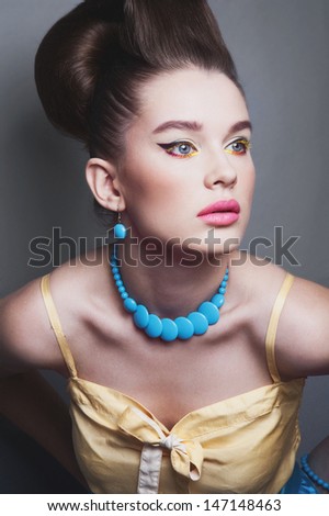 Fashion Style. Glamorous Brunette Retro Model in Collar Dress and Trendy Hairdo-retro style portrait