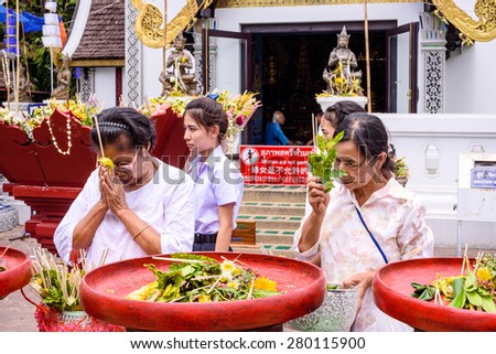 CHIANG MAI, THAILAND - MAY 19 : People worshiping offering flowers attended a ceremony to worship the city pillar (Inthakin Festival) at Chedi Luang temple on May 19, 2015 in Chiang mai, Thailand.