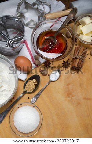 Gingerbread ingredients: butter, flour, honey, sugar, egg, ginger, baking soda, cinnamon, star anise, nutmeg, pepper