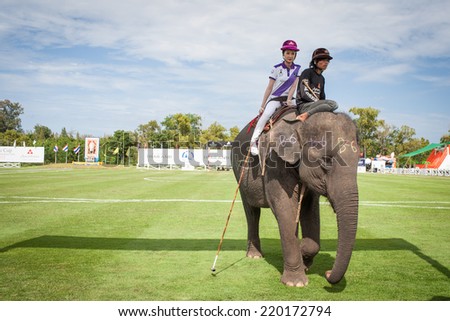 HUA HIN, THAILAND - AUGUST 28: Unidentified polo player at  elephant polo games during the 2013 King \'s Cup Elephant Polo match on August 28, 2013 at Suriyothai Camp in Hua Hin, Thailand.