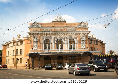 ST.PETERSBURG, RUSSIA - JUN 26: One of the streets in historical center, Jun 26, 2013, SPb, Russia. Petersburg ranked 10th place among most visited and popular tourist cities in Europe, 20th in world.