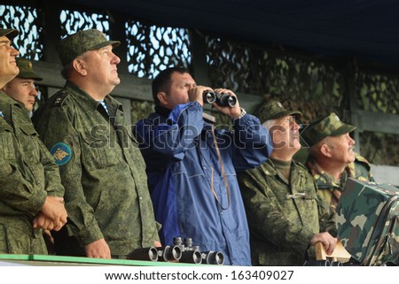 KOSTROMA REGION - AUG 26: Vladimir Shamanov (L) (Commander-in-Chief Russian Airborne Troops) during Command post exercises with 98-th Guards Airborne Division, Aug 26, 2010 in Kostroma region, Russia.