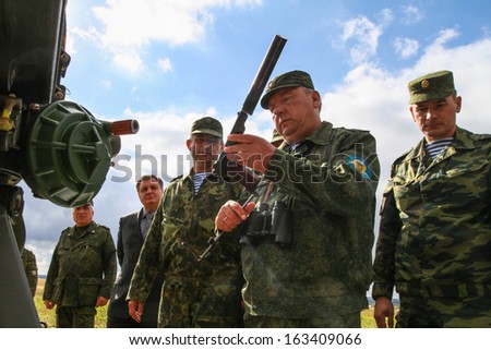 KOSTROMA REGION - AUG 26: Vladimir Shamanov (C) (Commander-in-Chief Russian Airborne Troops) during Command post exercises with 98-th Guards Airborne Division, Aug 26, 2010 in Kostroma region, Russia.
