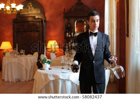 Waiter with sunglasses into the restaurant