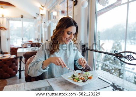 Similar – Foto Bild Junge Frau mit Frühstück auf dem Bett, die sich ausdehnt.