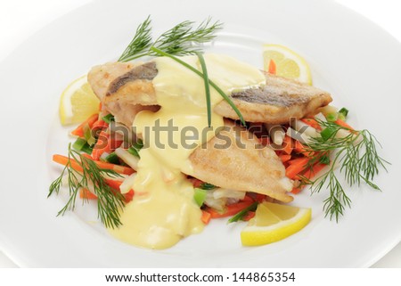 Pike-perch fillet with hollandaise sauce on vegetable strips
