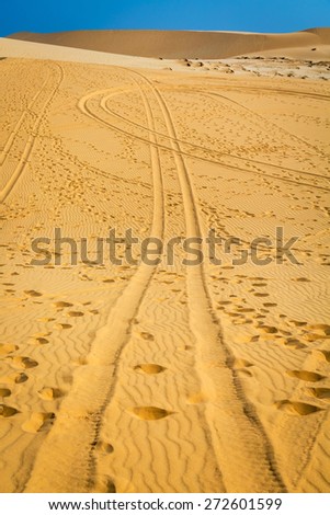Footsteps and car tracks in White sand dune in Mui Ne, Vietnam