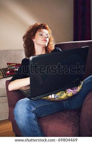 Red head lady with laptop