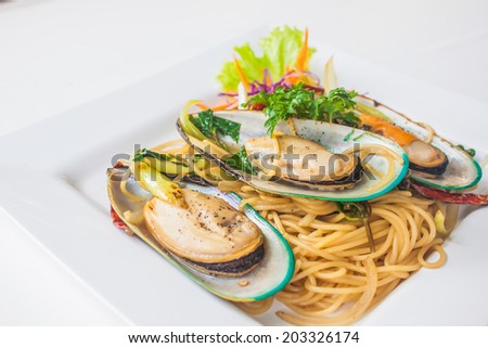 spaghetti with asian green mussel