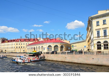 ST. PETERBURG, PUSSIA, JULY, 20, 2014. Russian scene: River trips on Moyka river. Round market - the monument of architecture