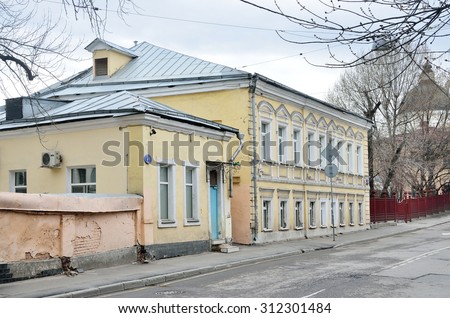 Moscow, Russia, April, 26, 2015. Nobody, Maly Ivanovsky lane, vintage estate