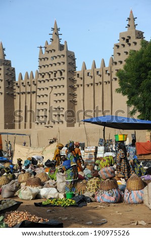 Market Djenne (Mali) Sept 04-2011  Market in front of the mosque of Djenne