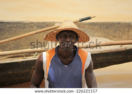MOPTI, MALI, AFRICA - AUGUST, 26, 2011 Fisherman returns after a day of work on the Niger River