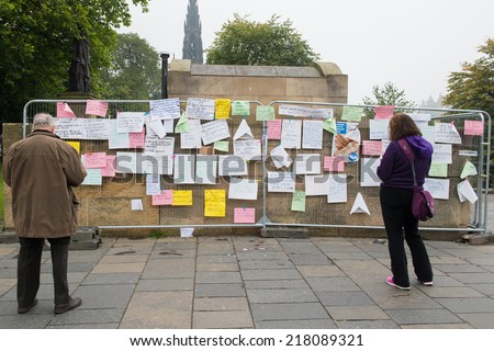 EDINBURGH, SCOTLAND, UK - September 18, 2014 - people reading handwritten messages regarding Scotland independence on referendum day