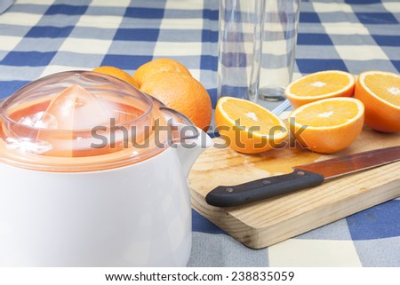 Different ingredients to make a fresh and natural orange juice