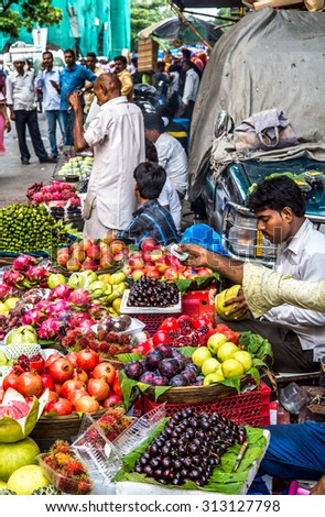 MUMBAI, INDIA - AUGUST 27, 2015 : Unknown people on the market in Mumbai, India.