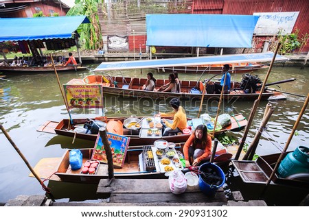Ratchaburi, Thailand - June 22, 2014: Longtail boat with food and souvenir for sale in damnernsaduak floating market.Activity of interest for tourists is take a boat visit the market along the river.