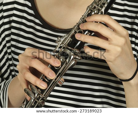 Hands on a clarinet