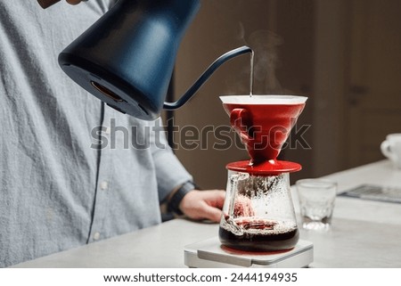 Similar – Foto Bild Zubereitungsprozess von V60-Kaffee, Filterkaffee, Aufgießen von heißem Wasser auf den Kaffee