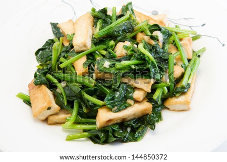Stir-fried spinach with tofu-Food is blanched to soften, or to party or fully cook it, or to remove a strong taste