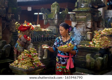 UBUD, BALI, INDONESIA - FEBRUARY,14: a woman offers flowers to goddess, on February,14, 2005 in Ubud, Bali, Indonesia.