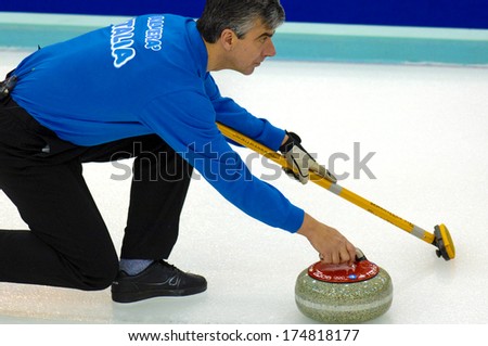 TURIN, ITALY-FEBRUARY 19, 2006: Italian male team in action during the Winter Olympic Games of Turin 2006.
