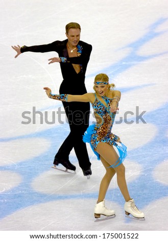 TURIN, ITALY-FEBRUARY 20, 2006: Tatiana Navka and Roman Kostomarov competing during the Couple Figure Ice Skating during the Winter Olympic Games of Turin 2006.